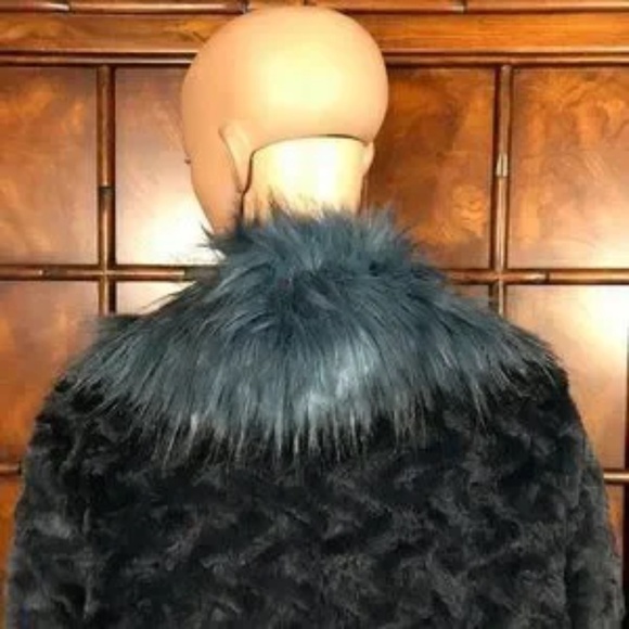*Rare* Adrienne Landau Dreamworks Trolls Limited Edition Premium Faux Fur Coat - Picture 9 of 11